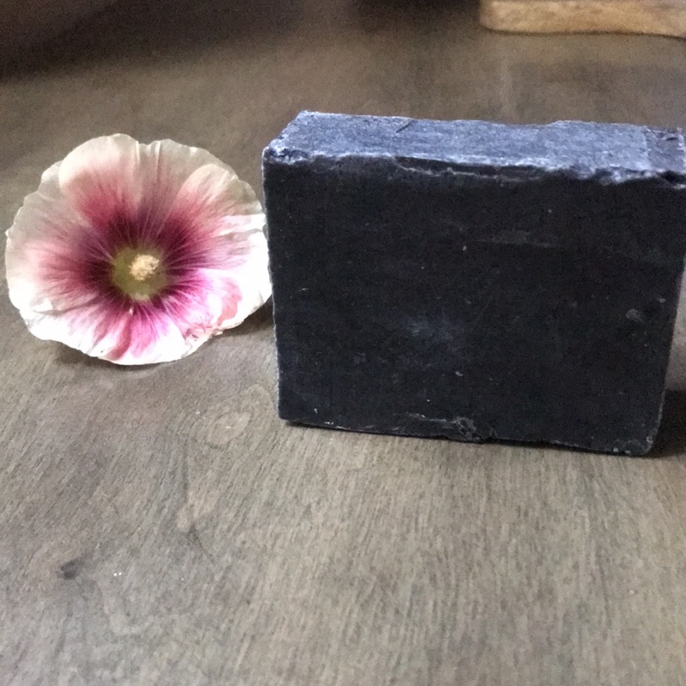 Organic Charcoal Lavender Acne cleansing bar (4.5 oz)/aromatherapy soap/ black - Picture 5 of 6